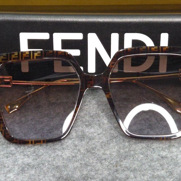 FENDI FE40012U Sunglasses– Authentic Italian Luxury Designer Eyewear main image 5